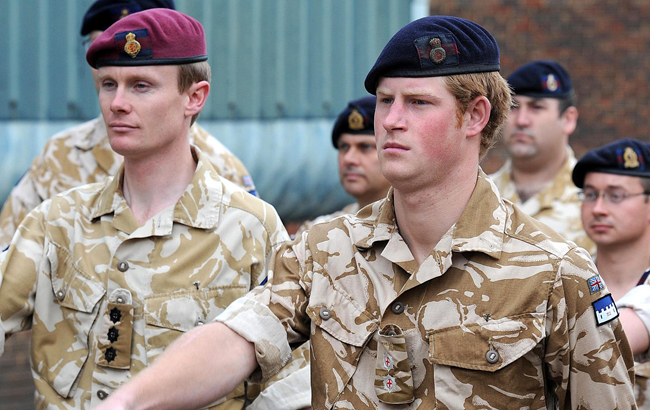 Раніше був справжнім хлопцем: колишні друзі Гаррі висміяли принца через Маркл